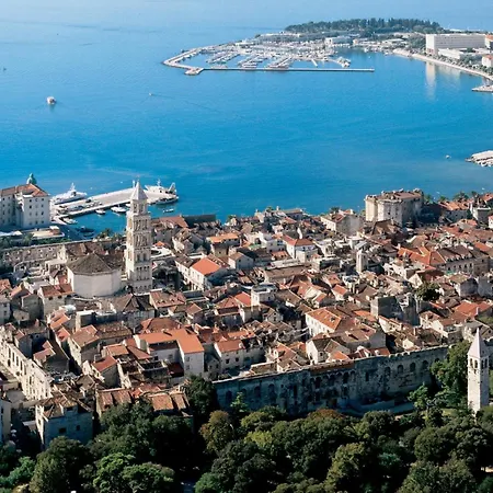 Modern And Practical In The Heart Of Appartement Split